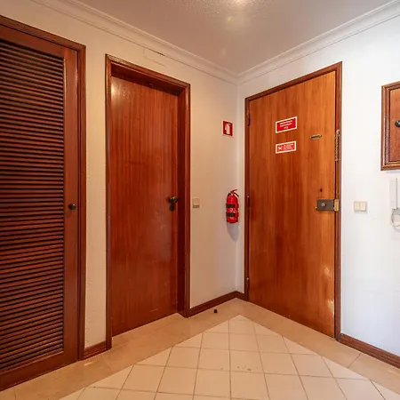 Sea View Apartment *